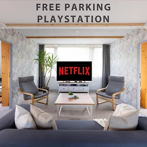 Plzenska 465 Free Parking & Ps3 Prag